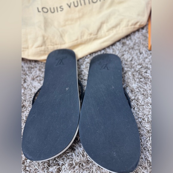 Flip flops Louis Vuitton size 42
BEMT1PGO02N080 MOLITOR TH sandals - Picture 5 of 8